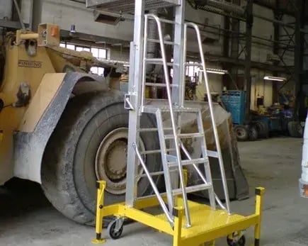 HEIGHT-ADHUSTABLE-MOBILE-PLATFORM
