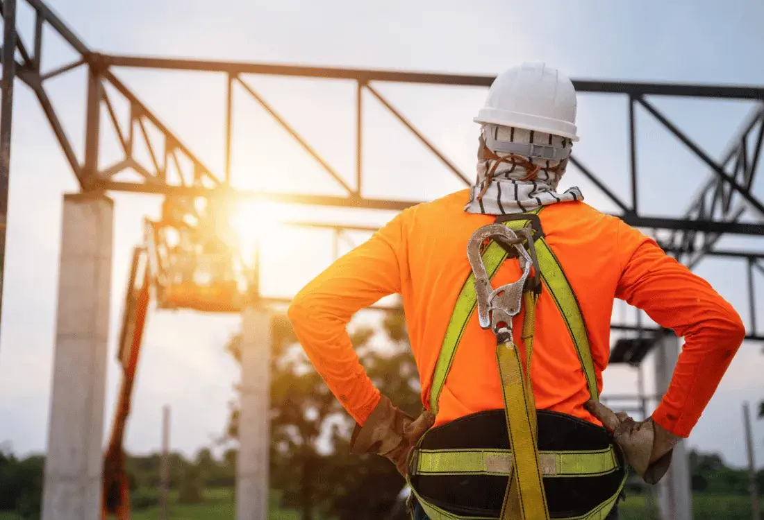 Construction worker getting ready to work from a height.